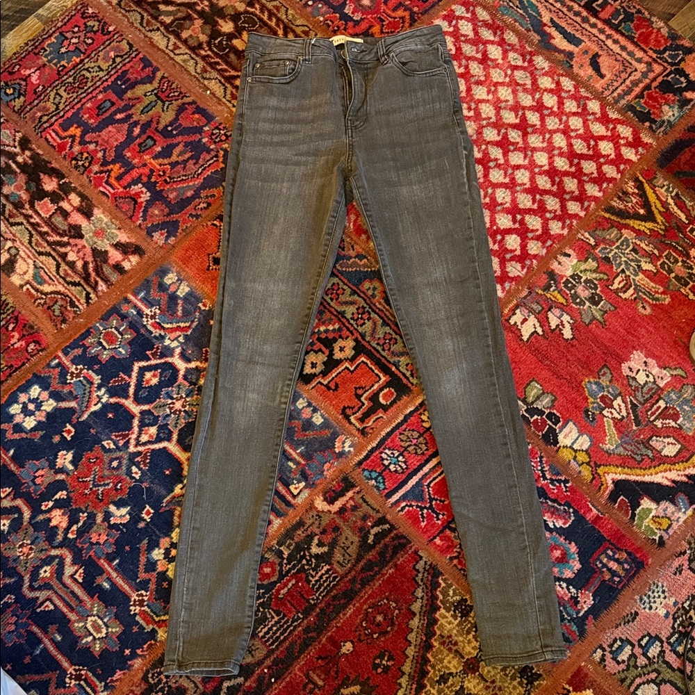 High-Rise Skinny Jeans in Washed Gray